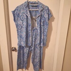 Lauren Ralph Lauren Blue Paisley Capri Short Sleeve Pajama Set.  Size Medium